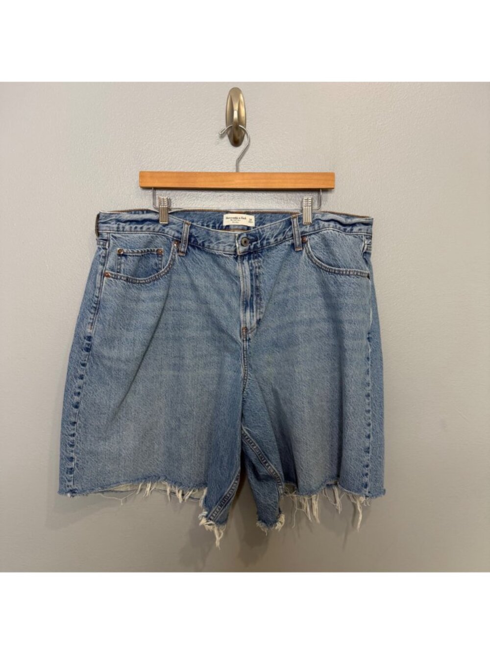 ABERCROMBIE & FITCH mid rise denim jort shorts size 34 - Picture 2 of 8